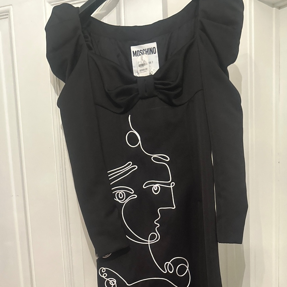 gown - Picture 5 of 8